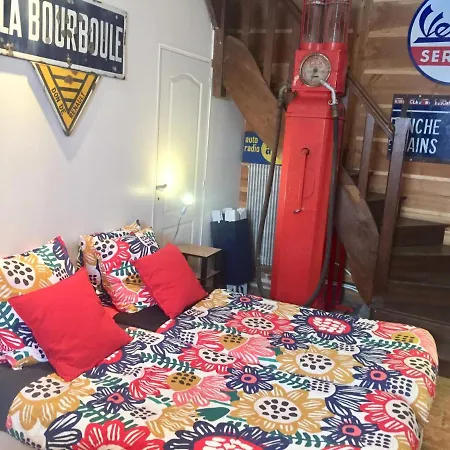 Les Maitres Sonneurs Bed & Breakfast 3*