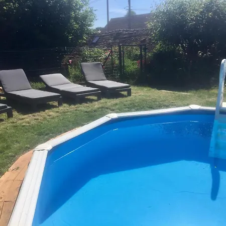 Les Maitres Sonneurs Bed & Breakfast 3*