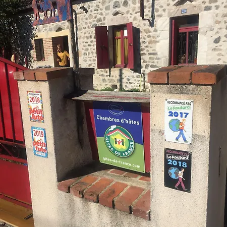 Les Maitres Sonneurs Oda ve Kahvaltı Huriel